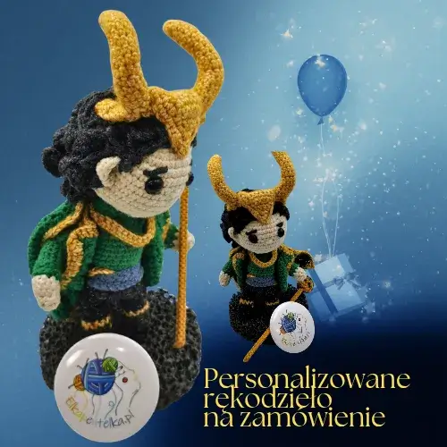 Figurki postaci Loki, z komiksu, zrobione na szydełku, na dole logo Elkapentelka.pl i napis Personalizowane rękodzieło na zamówienie
