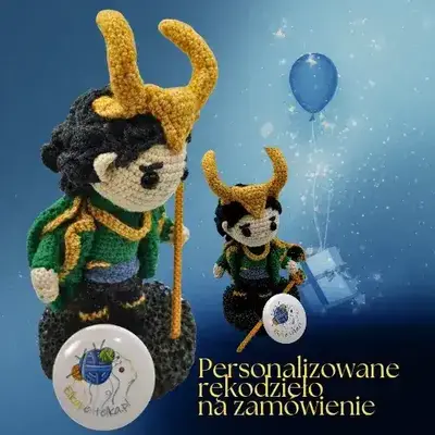 Dwie figurki szydełkowe Loki, personalizowane prezenty na zamówienie.